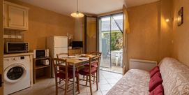 APPARTEMENT DANS MAISON