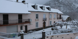 FERME MONGEAT - APPARTEMENT DANS MAISON "VILLA RDC"