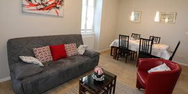 APPARTEMENT DANS MAISON