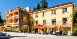 Bel hôtel rénové cosy et moderne au cœur d'une charmante vallée des Pyrénées