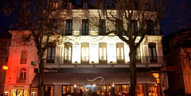 Hôtel confortable avec piscine en cœur de village de montagne