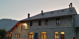 Hôtel au centre d'un village authentique pyrénéen