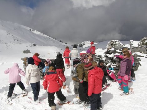 17-Raquettes-neige-groupe-enfants-Bureau-Montagne-des-Nestes.JPG