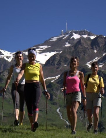0-marche-nordique-devant-le-pic-du-Midi-de-Bigorre.jpg