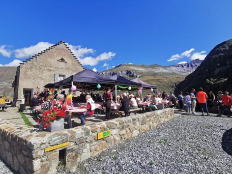 1-6622d067c0d8282206d75ff9-aubergedumaillet-terrasse--5--p-800.jpg
