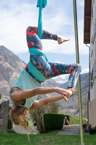 0-2023-mars-ayrues-yoga-aerien--manonvallin-9-3.jpg