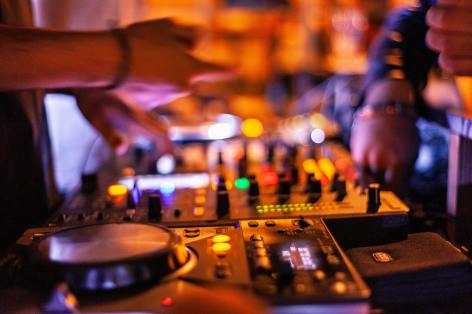 0-DJ--Francesco-Paggiaro-Pexels.jpg