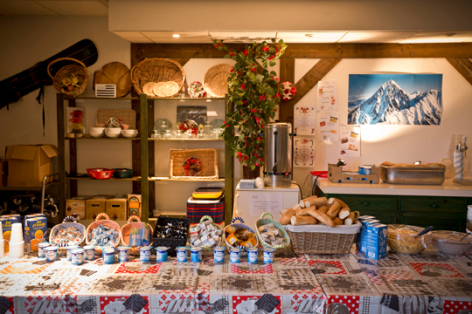 4-buffetpetidejeuner-hameaurollot-bareges-HautesPyrenees.jpg