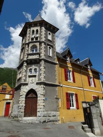 4-TOUR-CHATEAU-ROLLAND-WEB.jpg