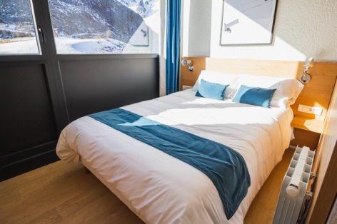 1-SKYLODGE-BY-N-PY-Chambre-double.jpg
