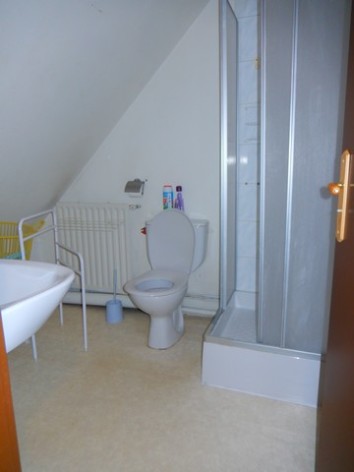 6-HPG145---Maison-mitoyenne-Le-Clos---sdb.jpg