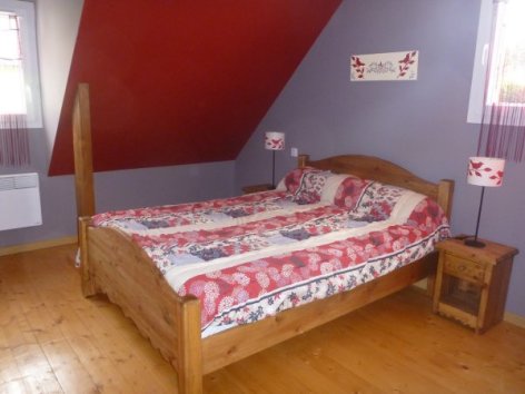 5-chambre-rouge-etage.JPG