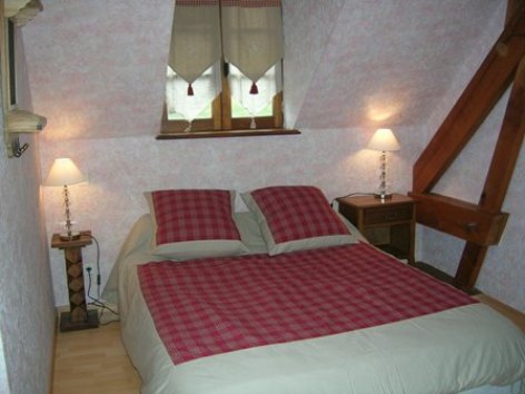 2-chambre-lousteauetoile-sereenlavedan-HautesPyrenees.jpg