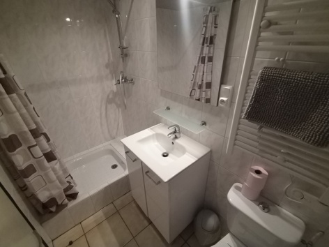 4-Lourdes-Studio-1er-etage-Latre-Location-3.jpg