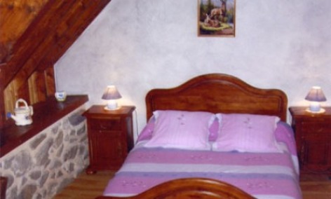 1-chambre-chambred-hotefermeantaya-arcizansavant-HautesPyrenees.jpg