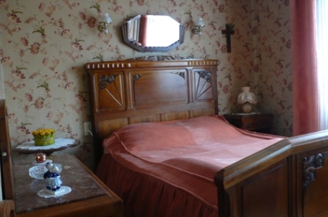 4-chambre-bernadstudio-argelesgazost-HautesPyrenees.jpg