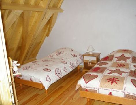 6-chambre-vigneschaletbergons-ouzous-HautesPyrenees.jpg.JPG
