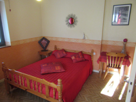 2-chambre-abbadie-agosvidalos-HautesPyrenees.jpg