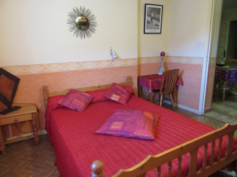 3-chambre2-abbadie-agosvidalos-HautesPyrenees.jpg