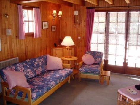 5-lounge-area.JPG