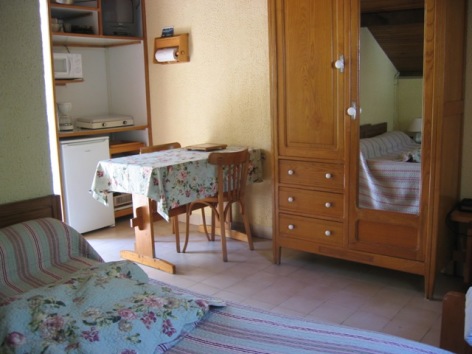 4-Ayous-Chambre-1.JPG