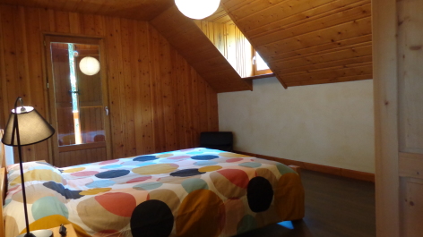 0-chambre-etage-lit-140.JPG