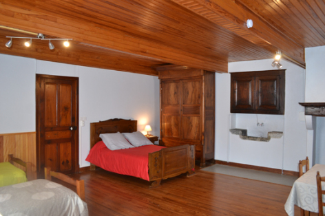 6-chambre1-lanne-aucun-HautesPyrenees.jpg