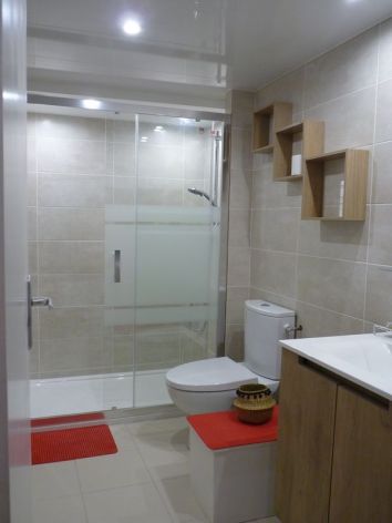 8-Salle-de-Bain-N-1.JPG