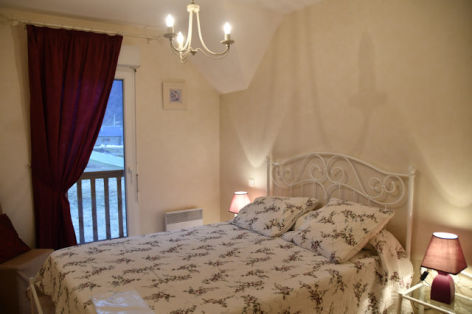 5-Chambre-beige.JPG
