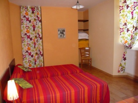 6-chambre3viscos-hemadou-agosvidalos-HautesPyrenees.jpg
