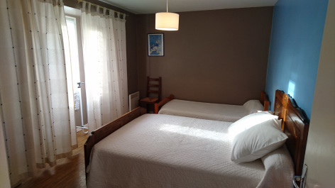 5-chambre2-noguez-ouzous-HautesPyrenees-2.jpg