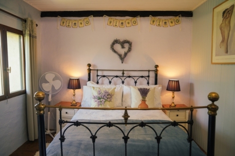 5-lavande-room-bed-web.jpg