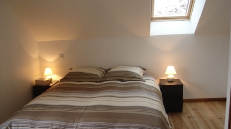4-chambre1-simmons-ayrosarbouix-HautesPyrenees.jpg
