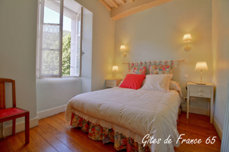 4-chambre1-sarthe-arrasenlavedan-HautesPyrenees.jpg
