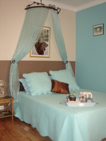 2-Turquoise-Lit-2-places.JPG