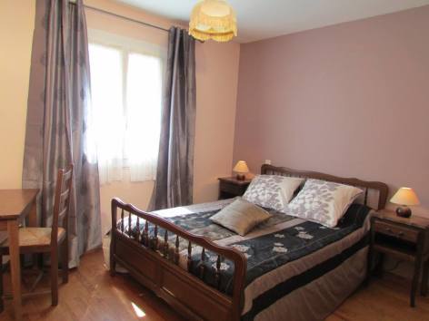 3-chambre-grand-lit-6.jpg