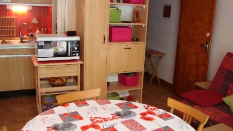 4-FORSANS-BASTANET-SALLE-A-MANGER.JPG
