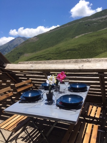 1-Balcon-coin-repas-Club-Eng-II-Casteret.jpg