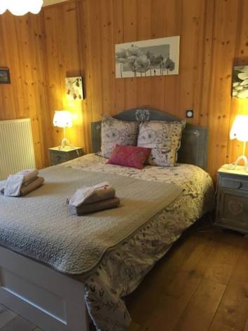 1-HPCH15---CH-LE-SHORTEN---Chambre-Vignemale---HECHES.jpg