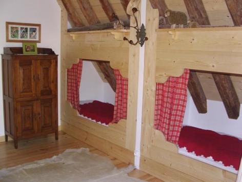 8-Grange-Soulor-Chambre-2a.JPG
