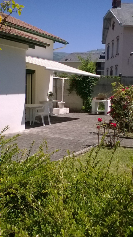 6-terrasse-varis-argelesgazost-HautesPyrenees.jpg
