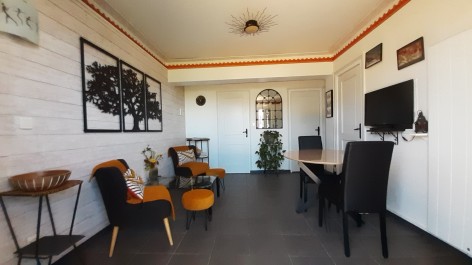 1-Salon-gite-depuis-l-entree.jpg