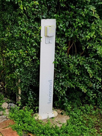 15-Gite-Furlan-2024.-4--Borne-de-recharge-a-3m-du-parking-vehicule.jpg