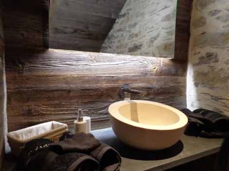 4-Isard-Blanc-Viscos-salle-de-bain.JPG