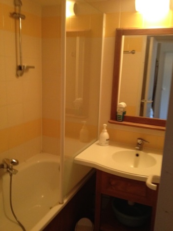 4-SANTOS-Freddy-Rives-de-l-Aure-404-salle-de-bain.JPG