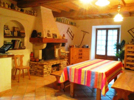 3-HPCH42---Ch-d-Hotes-Mme-Giron---cheminee.jpg