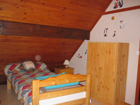 5-chambre1-favaudon-artalenssouin-HautesPyrenees.jpg