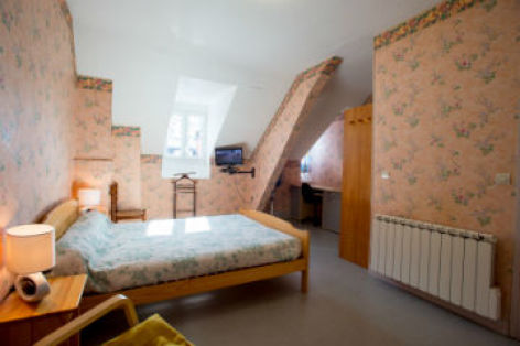 0-Chambre-appartement-n-6-lit-en-140-vue-fenetres-CATALOGUEpp.jpg