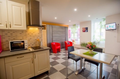 1-Appartement-du-ZEN-cuisine-en-1er-plan.jpg