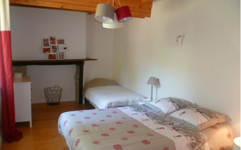 2-lacrampe-chambre2-saintpastous-HautesPyrenees.jpg